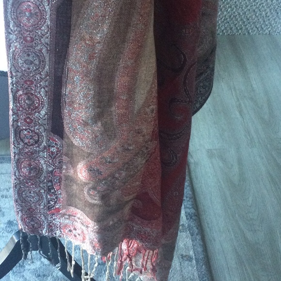 Metallic Thread wrap scarf - Picture 5 of 6